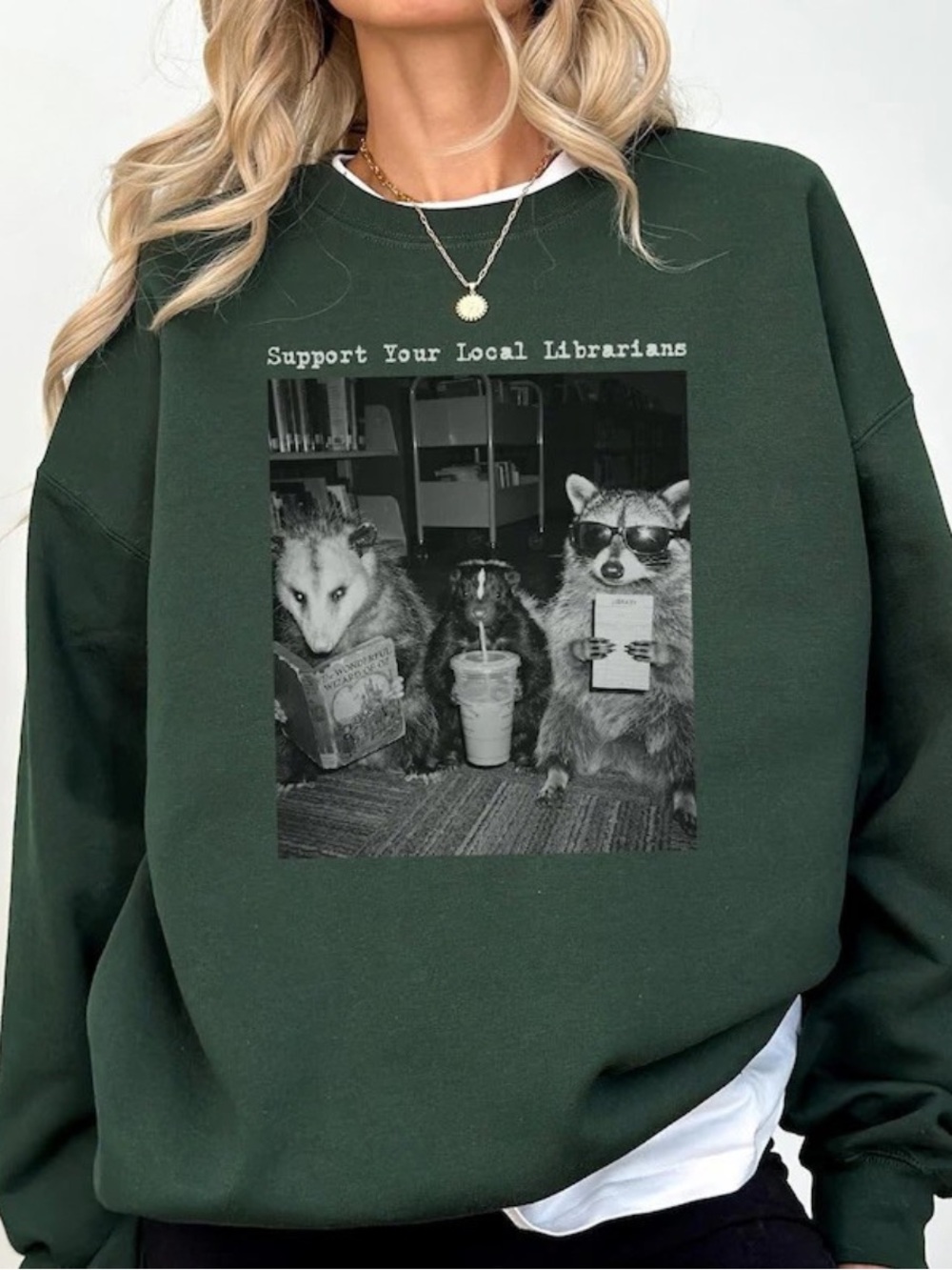 Gildan Forest Green Raccoon Graphic Sweatshirt, Casual style for Everyday Wear